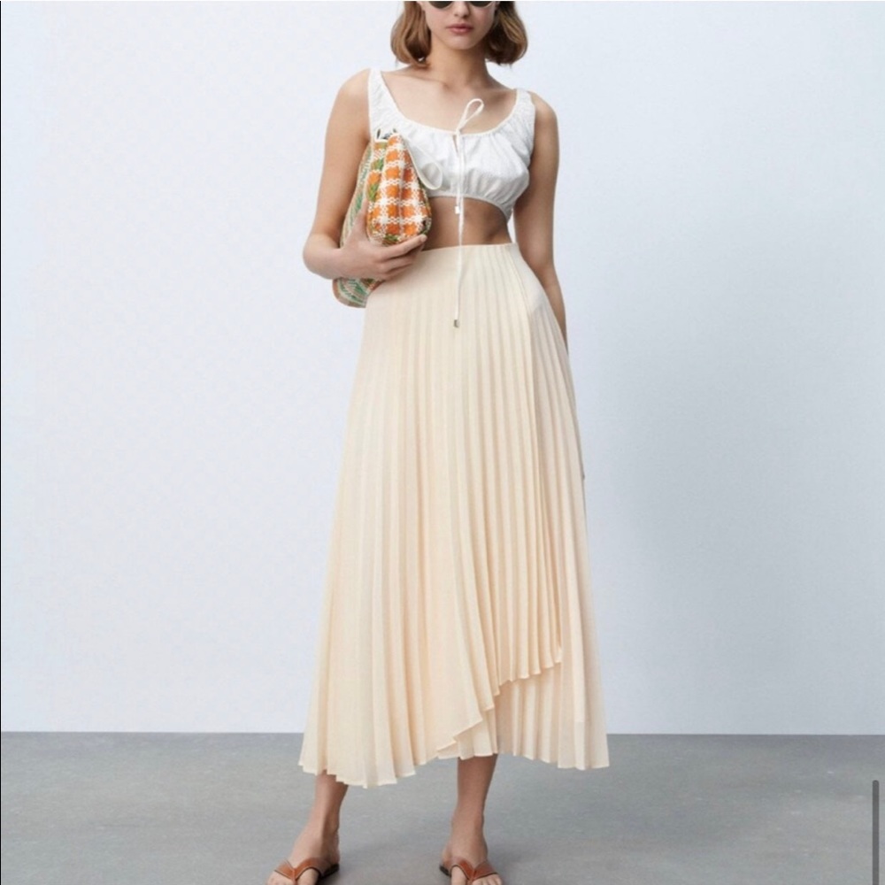 NWT ZARA pleated skirt size xsmall